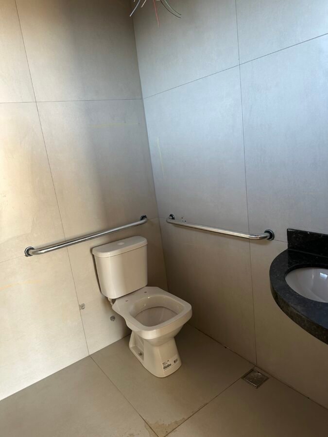 COMODO COMERCIAL 08